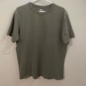 Uniqlo Men's Gray Short Sleeve Tee